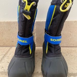Sorel boy snow boots size 1
